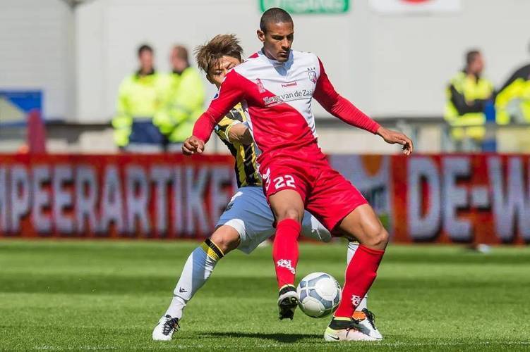 他凭借着精 他凭借着精