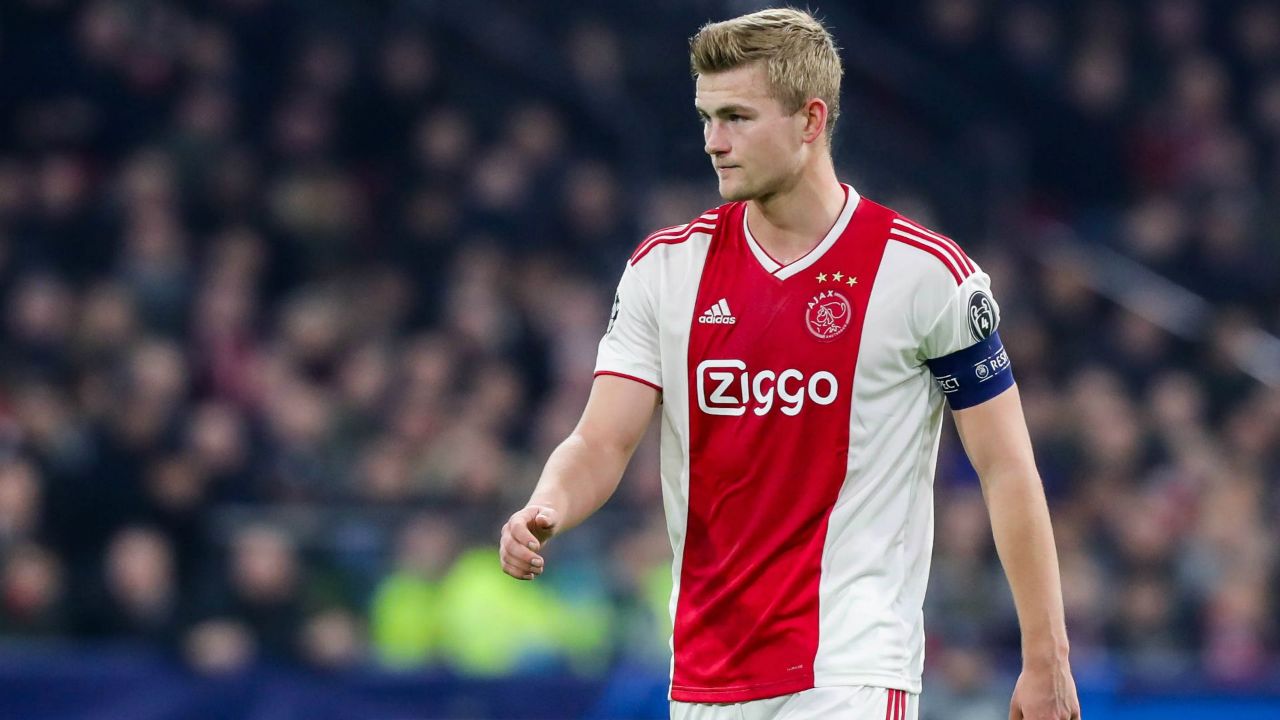 通过挥拍交 通过挥拍交