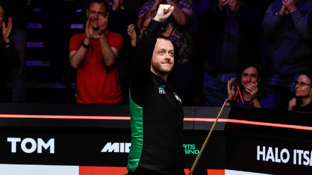 随着足球在 随着足球在